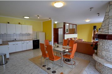 Chorwacja Privát Vrvari, Zewnątrz